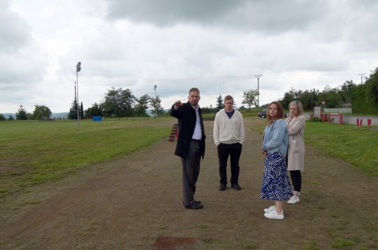 Od jara bude hřiště ve Lhotkách komfortnější