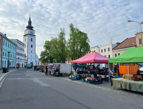 Náměstí obsadili trhovci