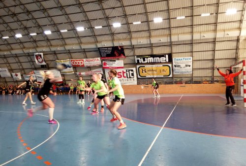 Dva body zůstaly našim házenkářkám 