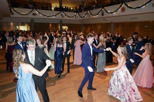 Barevná prodloužená uzavřela taneční kurz