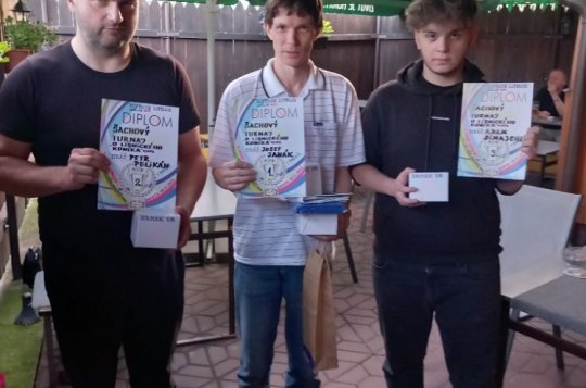První ročník šachového turnaje „O lipnického koníka" vyhrál Josef Janák