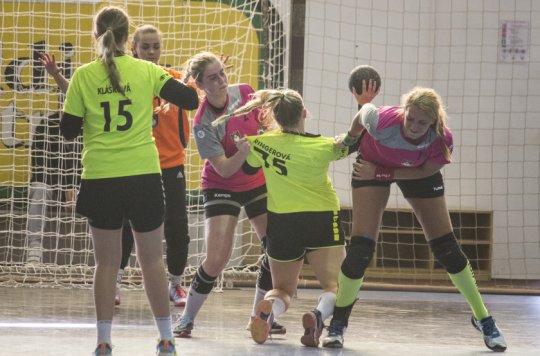 Po výhře ženy přezimují na první pozici 