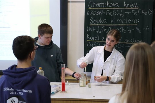Učebny gymnázia zaplnili návštěvníci
