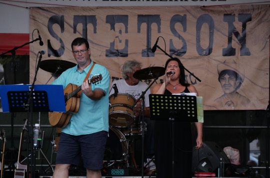 Fanoušci Stetsonů zaplnili náměstí