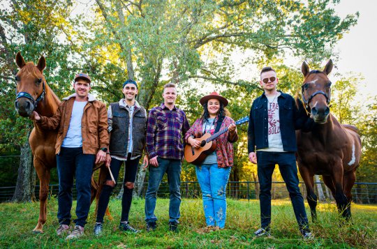 Kapela  Lucy & HangOver uchvátila zemi za velkou louží