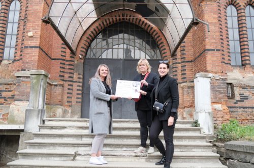 Peníze z charitativního sekáče jdou na koupi auta