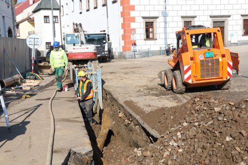 Kanalizace na spodní straně náměstí finišuje