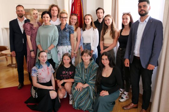 Sbory slaví koncertováním, zavítaly i na radnici