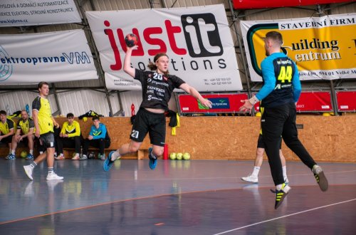 HÁZENÁ: V souboji druhého se třetím uspělo domácí Meziříčí