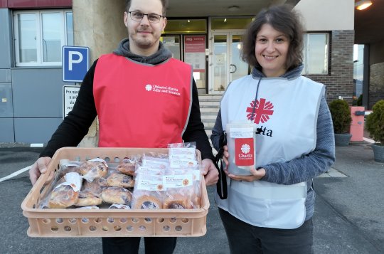 Koláče pro hospic Charitě přinesly 270 558 korun. Sbírka pokračuje on-line