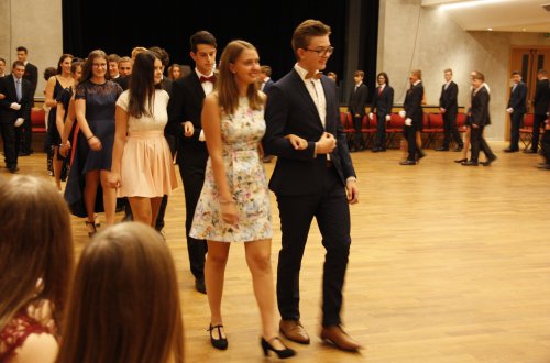 Taneční kurzy mladé stále lákají, naučí se i společenskému chování