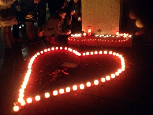 Dva tisíce lidí v průvodu uctily památku studentů