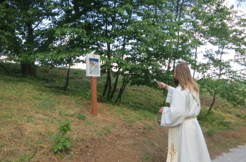 V Osové Bítýšce byla vysvěcena křížová cesta uzdravení