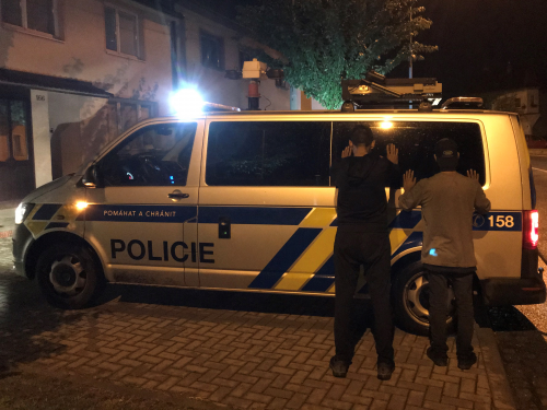 Migranti se rozprchli u Měřína. Řidič zneužitého kamionu nelenil a volal policii