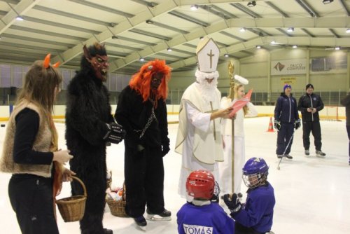 Mikuláš navštívil nejmladší hokejisty