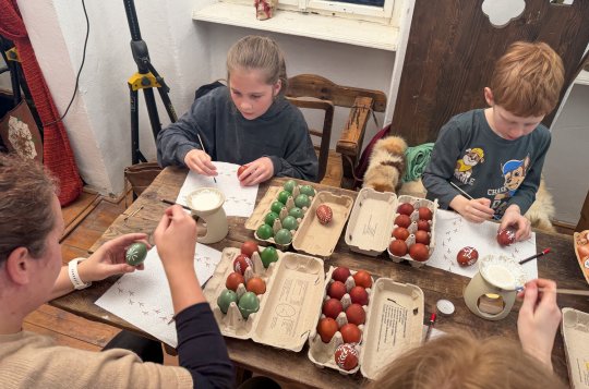 Velikonoční tvoření na katovně přilákalo milovníky tradic