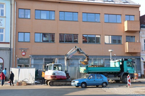 Stavba se po vynucené přestávce znovu rozběhla