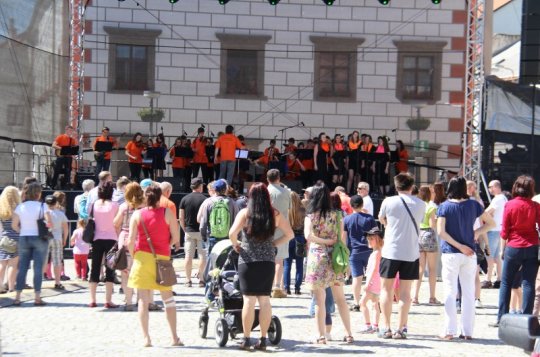 Náměstí dnes žije hudbou