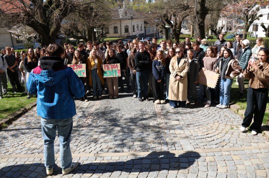 Média nedáme! zaznělo před gymnáziem