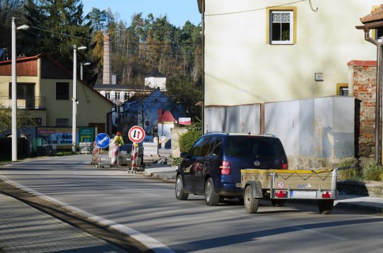 K chodníku v ulici Vrchovecká přibude i zbrusu nová lávka