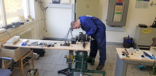 Hotelová škola nabízí obor specializovaný na opravy výtahů