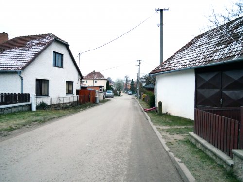 Ve Lhotkách a Kúskách zaměřují elektrické sítě