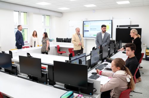 Rada vyrazila do terénu, zjišťuje stav budov i postup stavebních prací