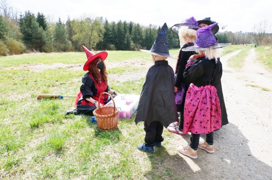 Dóza zvala na čarodějnickou stezku 