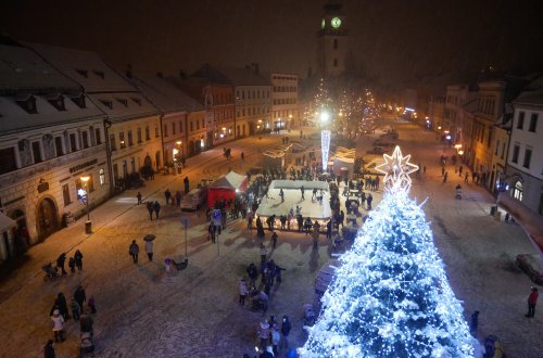 Náměstí o víkendu pohltí vánoční atmosféra 