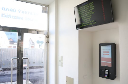 Místní poplatky zaplatíte nově i v automatu