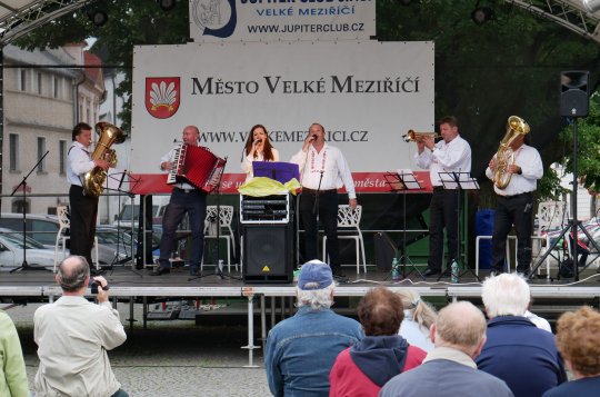 Na Náměstí vystoupila nejmenší slovácká dechová kapela Sadovanka