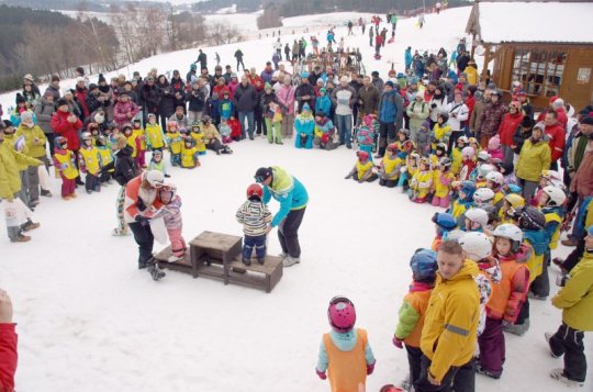 Lyžařská škola skončila nedělními závody. Kurzy však pokračují