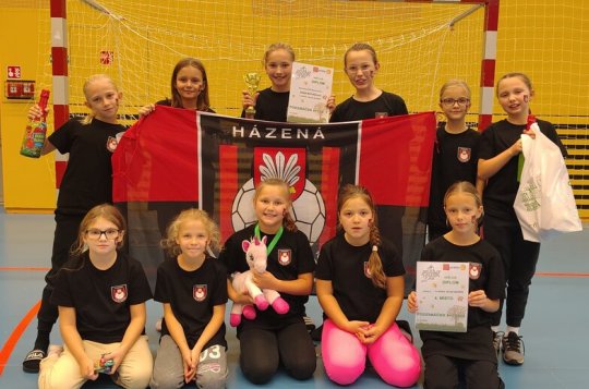 Minižákyně poprvé na pražském „podzimáčku“	