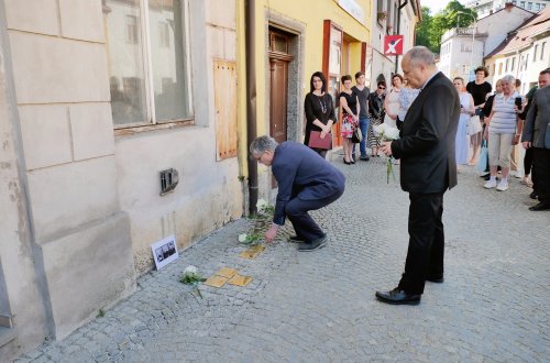 V Meziříčí odhalili první kameny zmizelých