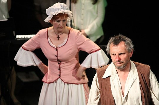 Sebraní ochotníci z okolí Bíteše přivezli komedii Jeppe z Vršku