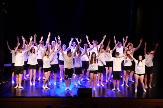 Deváťáci vyletěli z lavic základní školy