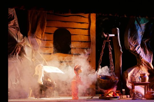 Děti se přišly podívat na loutkovou pohádku