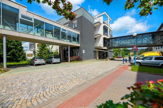 Pacienty z Velkomeziříčska poveze záchranka do Jihlavy, do Třebíče už ne 