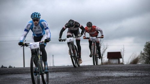 Jarní cyklozávod MTB Race 2017 prověřilo chladné počasí a déšť