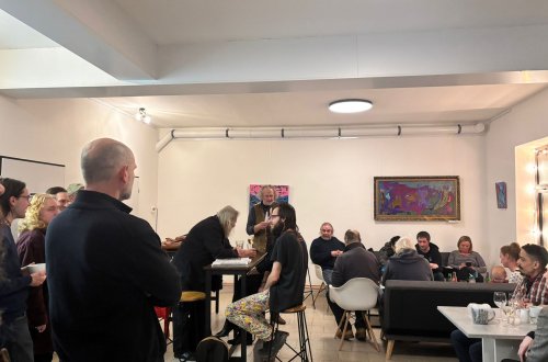 Dva Pavlové vystavují svůj Toulavý autobus