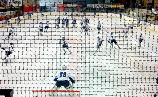 Velkomeziříčští hokejisté v Hronově prohráli. Rozhodne třetí zápas