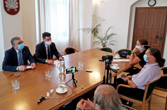 Vedení města se dnes sešlo s novináři