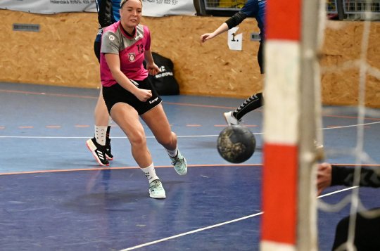 Starší dorostenky doma body nezískaly