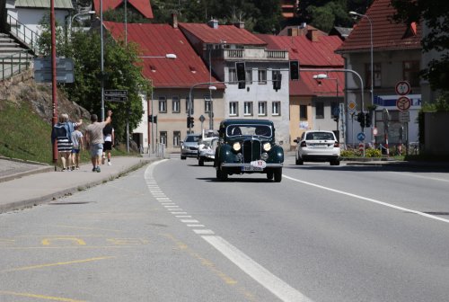 Účastníci závodu 1 000 mil československých projížděli Meziříčím