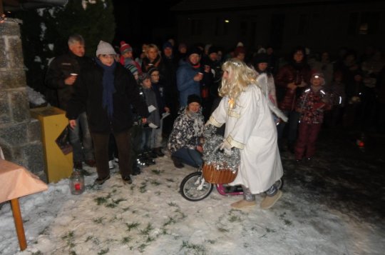 Adventní světýlka zazářila v Oslavici
