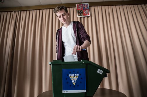 Známe výsledky Studentských voleb do Evropského parlamentu 2019
