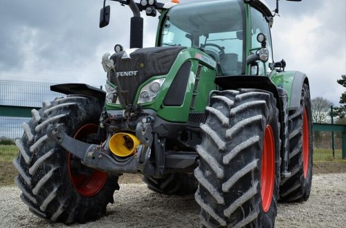 Traktory jedou i na Velmez