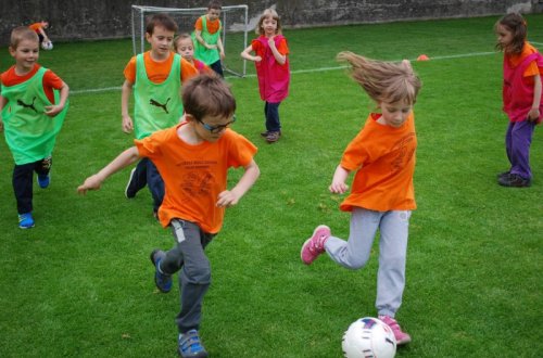 Fotbalisté dělají nábor mezi dětmi