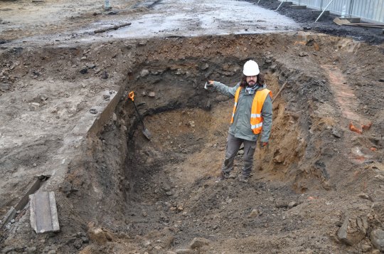 Archeologové začnou zkoumat výkopy u radnice a kostela