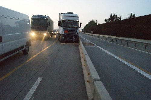 Desetikilometrovou kolonu způsobila nepřiměřená rychlost